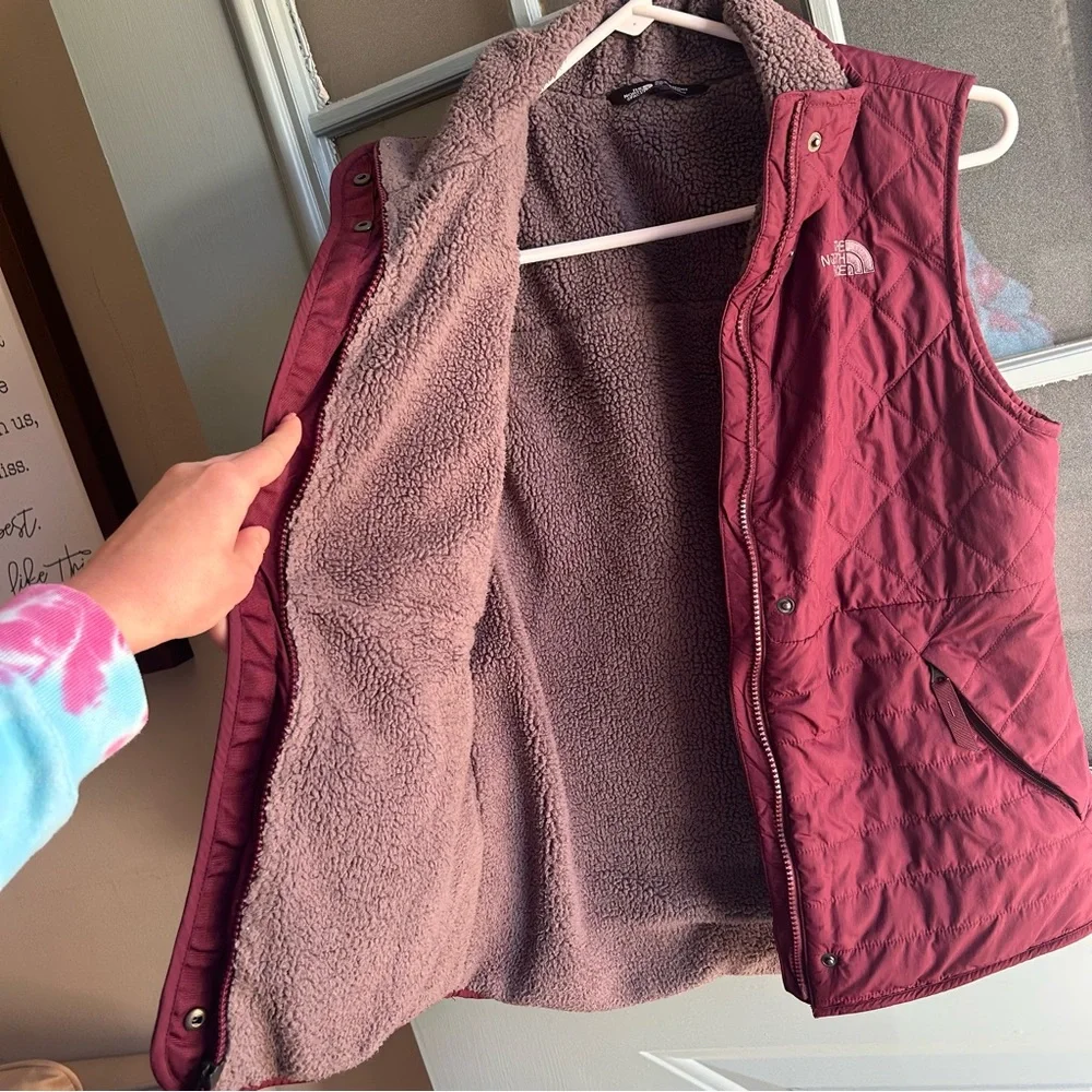 The North Face Puffer Vest Fuzzy Sherpa Outdoor Coat Water Repellent Burgundy S